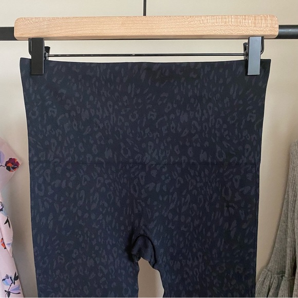 SPANX Seamless Leggings - Picture 2 of 5